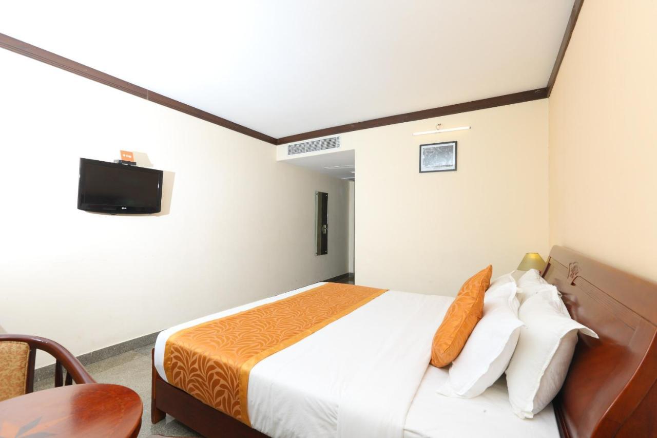 Oyo 15925 Tommaso Hotels And Resorts Sriperumbudur Esterno foto