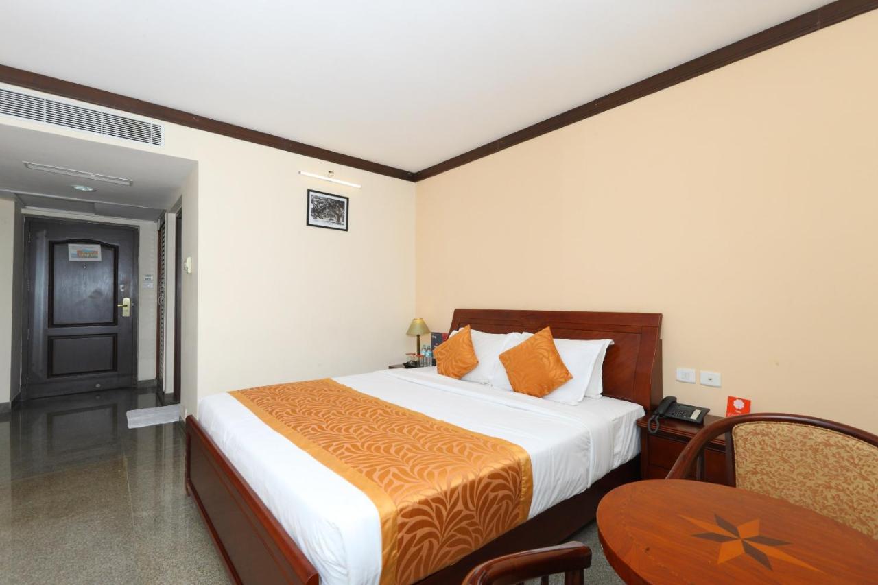 Oyo 15925 Tommaso Hotels And Resorts Sriperumbudur Esterno foto